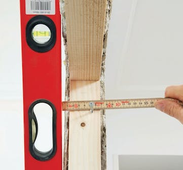 Hvordan blænder man en dør: Sæt træskelet op Blænde dør: Sæt træskelet op